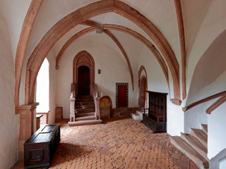 Gotische Halle mit charakteristisch kreuzrippengewölbter Decke
